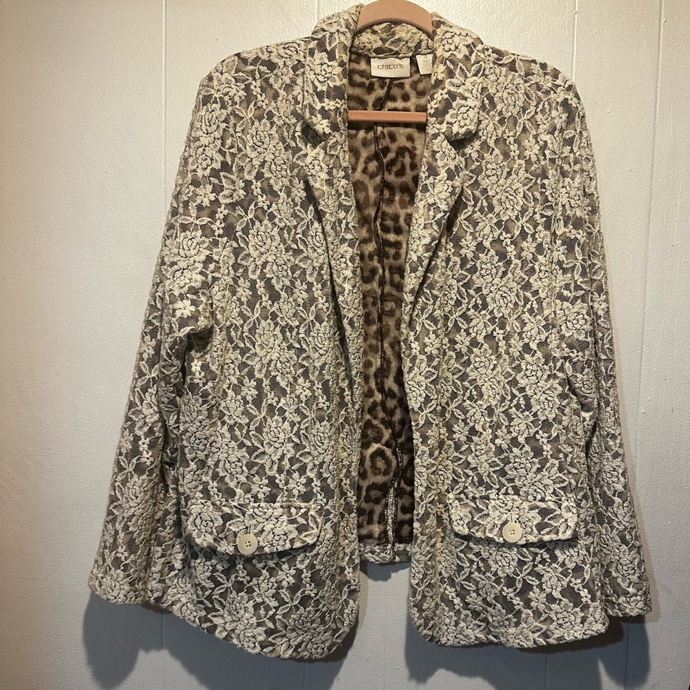Chicos size 4‎ lace blazer leopard interior